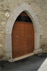 Un portale a sesto acuto